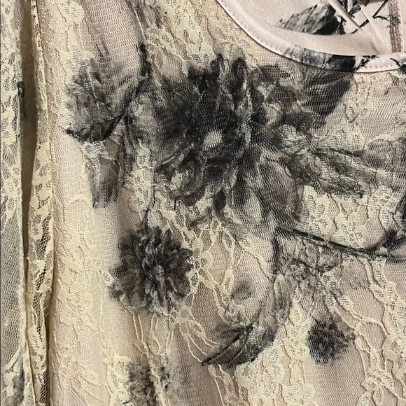 Brittany Black Floral Lace Tunic in Cream and Black - Picture 3 of 5